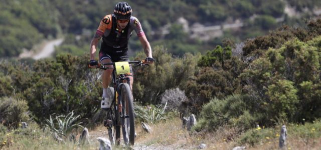 A NICOLAS SAMPARISI LA PRIMA TAPPA DEL 8° RALLY DI SARDEGNA MTB TRA LE DONNE LEADER BEATRICE MISTRETTA